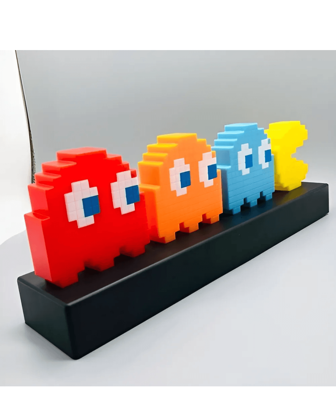 ✨ Dale vida a tu habitación con la icónica luz retro de PAC-MAN